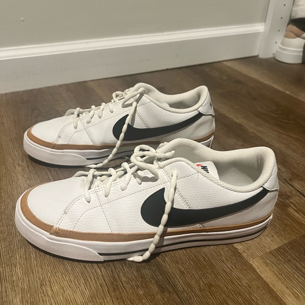 Nike women’s court legacy size 9.5